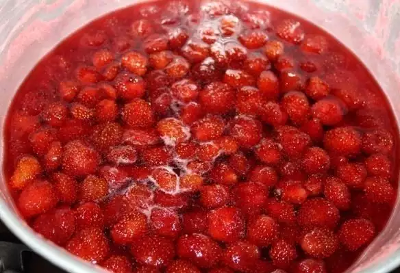 Jem strawberi untuk musim sejuk: resipi