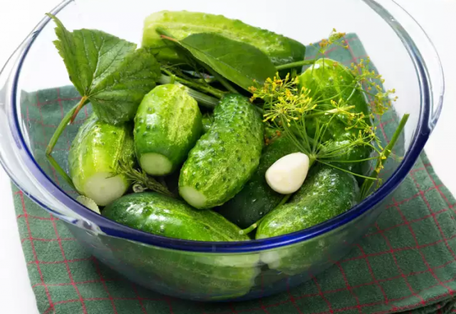 How to cook lightly salted cucumbers with cold brine