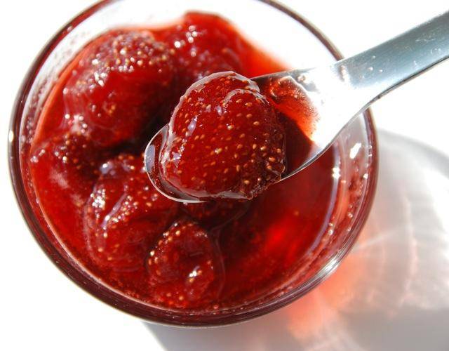French recipe for strawberry whole berry jam